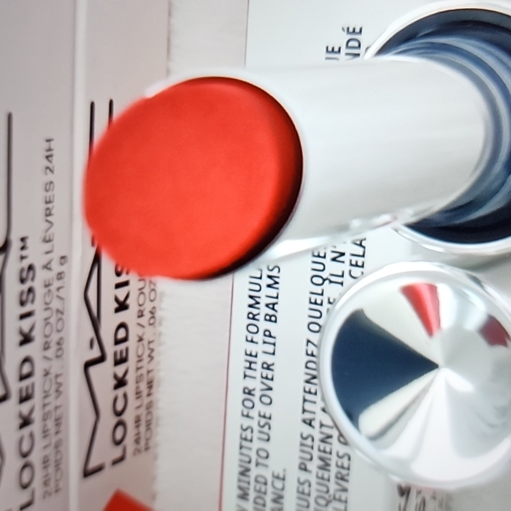 Mac locked kiss 24hr lipstick color #88 ruby true